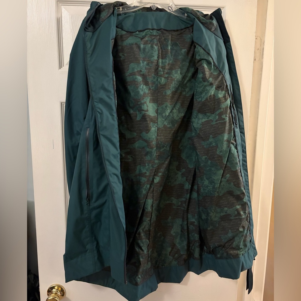 Lululemon Long Women's Right as Rain Furl Green Hooded Jacket size 10 - Picture 4 of 7